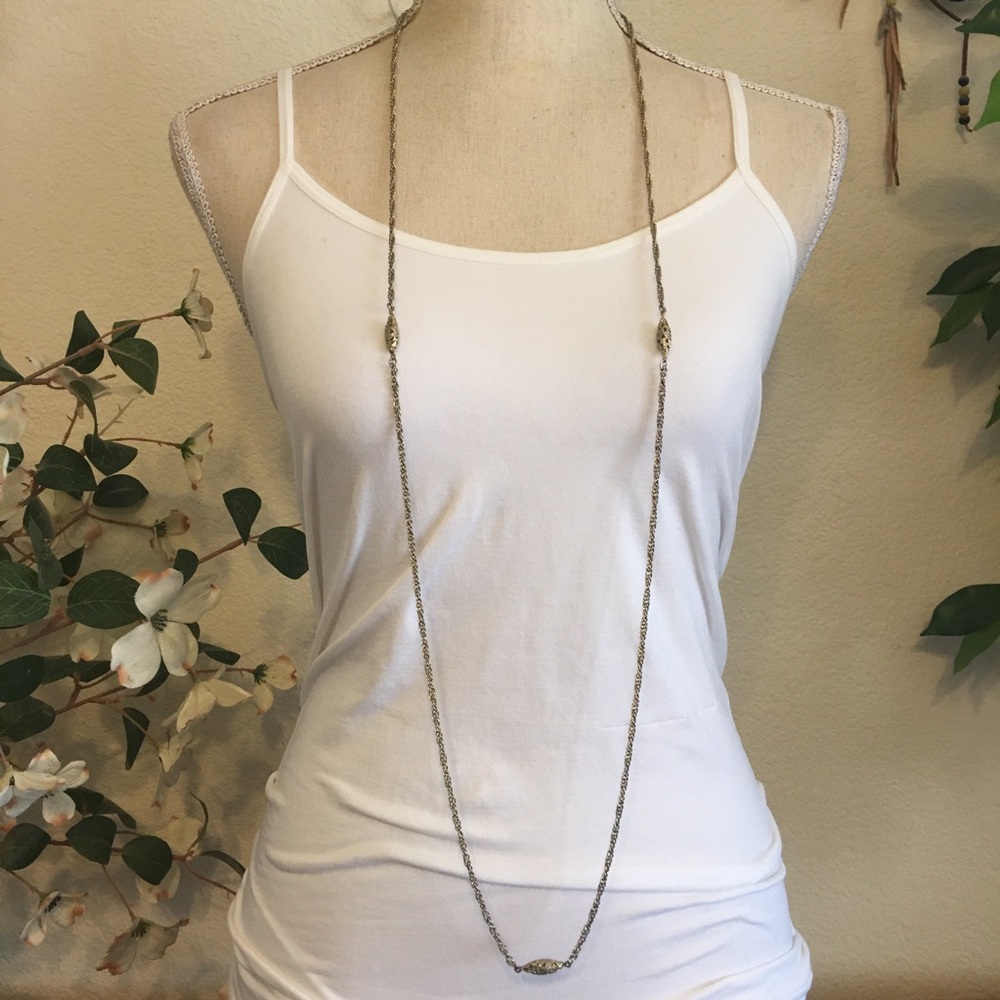 Vintage gold tone filigree accent chain necklace